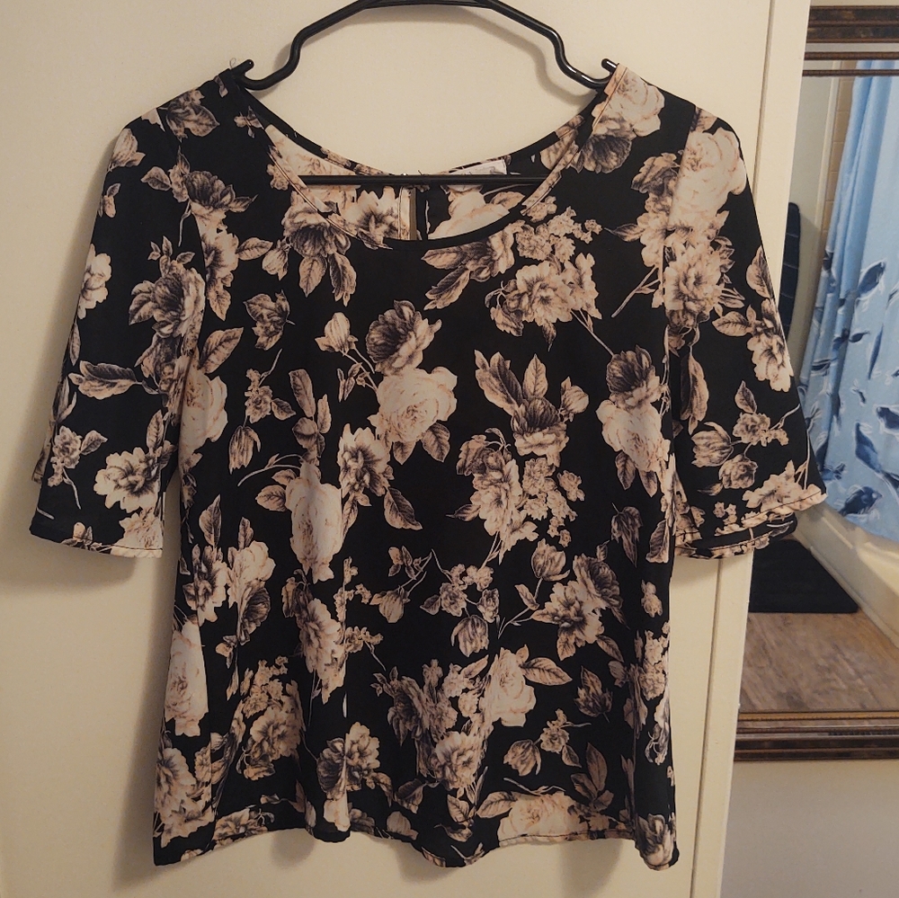 Floral flowy top
